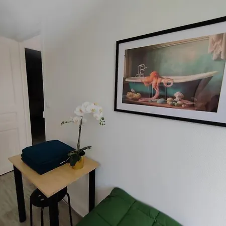 Le Surrealiste Pres De Nancy