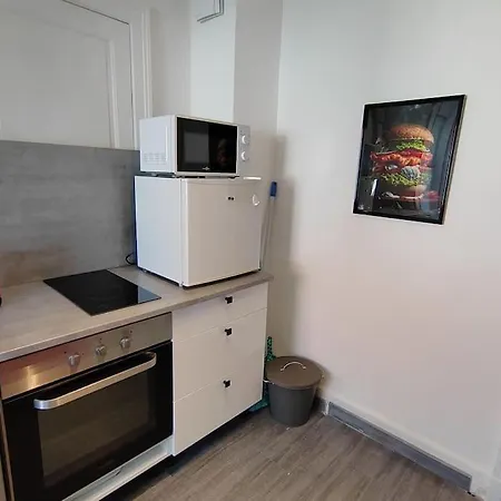 Le Surrealiste Pres De Nancy *