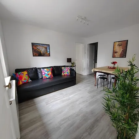 Le Surrealiste Pres De Nancy Apartment