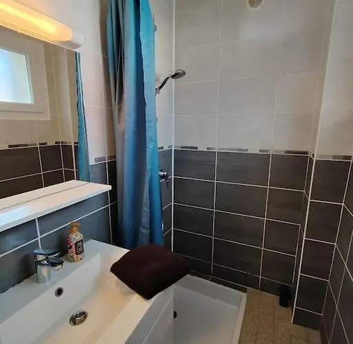 Le Surrealiste Pres De Nancy