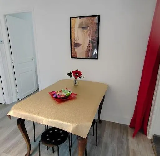 Le Surrealiste Pres De Nancy *