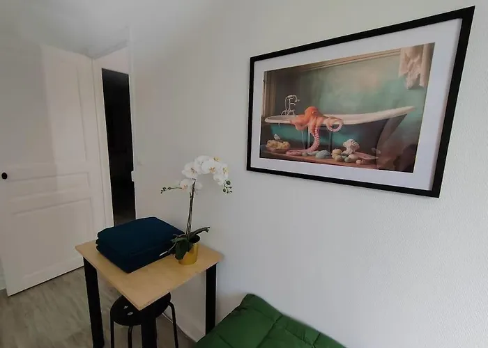 Le Surrealiste Pres De Nancy