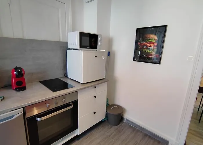 Le Surrealiste Pres De Nancy *