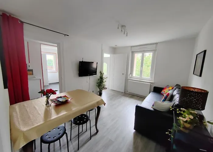 Le Surrealiste Pres De Nancy